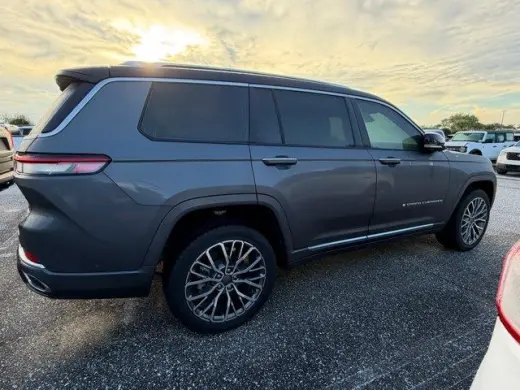 Jeep Grand Cherokee L 2022 4x4 Summit SUV de 4 puertas