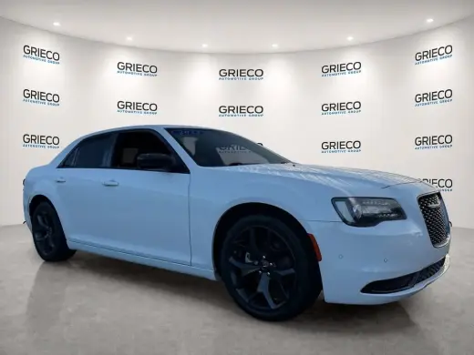 Chrysler 300 2023 Touring 4dr Sedán