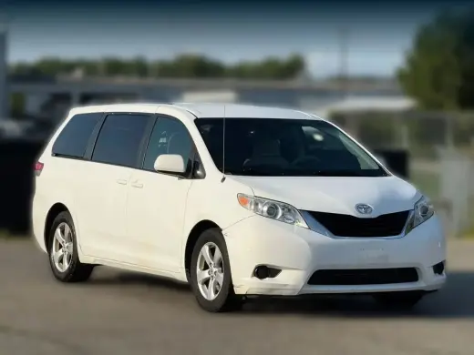 Toyota Sienna 2012 LE 7-Pasajeros Asiento de Acceso Automático 4dr Mini-Van