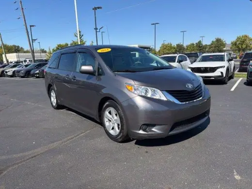 Toyota Sienna 2014 LE 7-Pasajeros Asiento de Acceso Automático 4dr Mini-Van