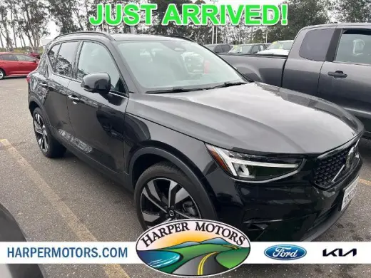 Volvo XC40 2025 AWD B5 Plus Tema Oscuro 4dr SUV