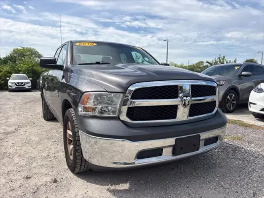 Ram 1500 2018 4x2 Tradesman 4p Cubica Quad Cab 6.3 ft. CA Pickup