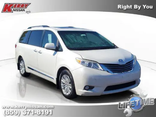 Toyota Sienna 2015 XLE 7-Pasajero Asiento de Acceso Automático 4p Mini-Van