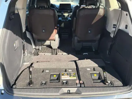 Toyota Sienna 2021 AWD Platino 7-Pasajeros 4p Mini-Furgoneta