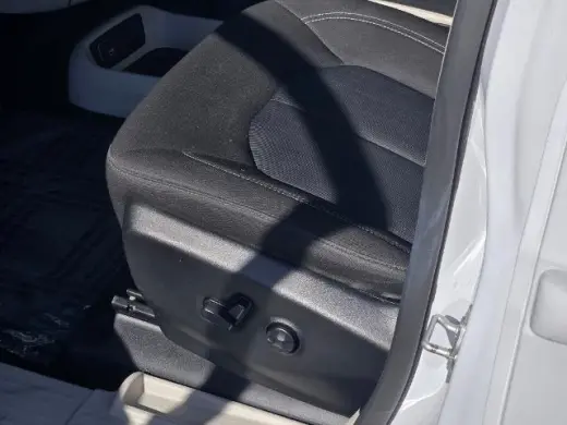 Chrysler Voyager 2024 LX 4dr Minivan