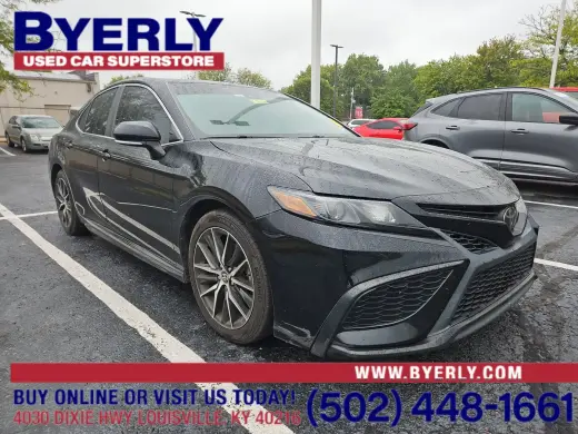 Toyota Camry 2022 SE Sedán de 4 puertas