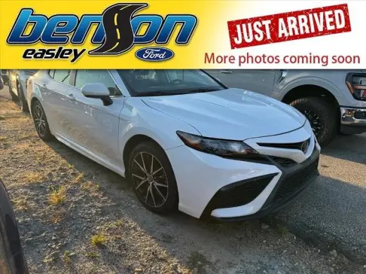 Toyota Camry 2022 SE Sedán 4 puertas