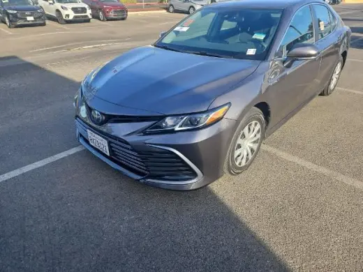Toyota Camry Híbrido 2021 LE 4p Sedán