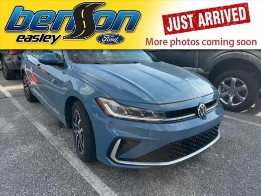 Volkswagen Jetta 2025 SE sedán de 4 puertas