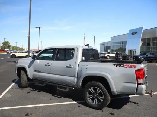 Toyota Tacoma 2019 4x4 TRD Sport de 4 puertas, cabina doble, 5.0 pies de caja, 6 velocidades automáticas