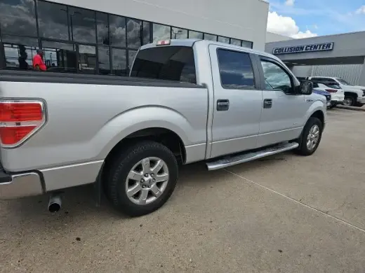 Ford F-150 2013 4x2 King Ranch 4 doors SuperCrew Styleside 5.5 ft de cama lateral