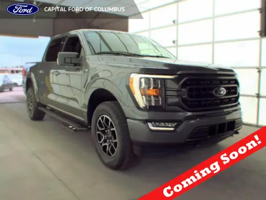 Ford F-150 2023 4x4 XLT 4dr SuperCrew con cabina de 5.5 metros de largo.