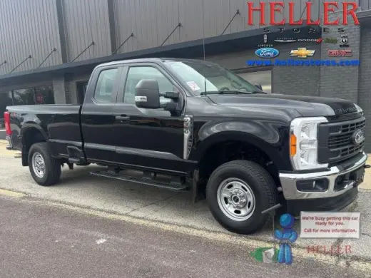 Ford F-350 Super Duty 2023 4x4 XL, 4 puertas SuperCab, 6.8 pies, ejes simples traseros, camioneta
