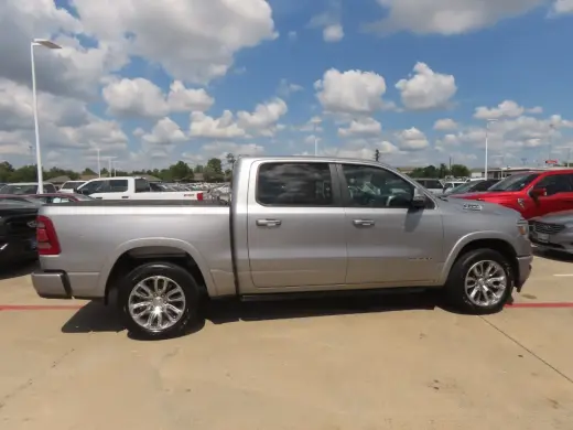 Ram 1500 2022 4x2 Laramie 4p Cab Crew 5.6 ft. SB Camioneta