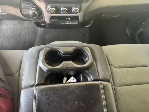Ram 1500 2022 4x2 Big Horn 4dr Quad Cab 6.4 ft. SB Camión