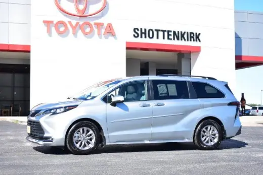 Toyota Sienna 2024 XLE 8-Pasajeros 4dr Mini-Van