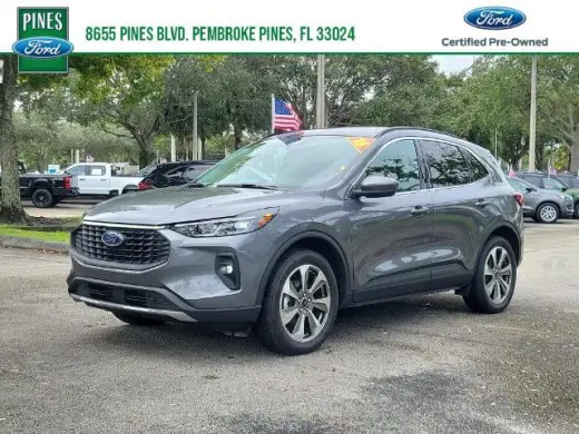 Ford Escape 2025 AWD Platinum 4dr SUV certificado. Llegada reciente! CARFAX limpio. CARFAX de un solo propietario. Precio debajo del precio de compra justo de KBB! Certificación Ford Blue Advantage, AWD. Gris metálico 2025 Ford Escape Platinum 8-Velocidad