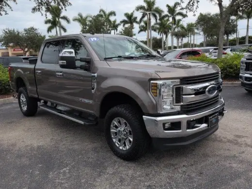Ford F-250 Super Duty 2019 4x4 XLT 4dr Crew Cab 6.8 ft. SB Pickup