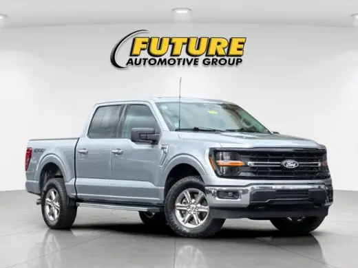 Ford F-150 2025 4x4 XLT 4p SuperCrew 5.5 ft. SB Metálico Icon Silver