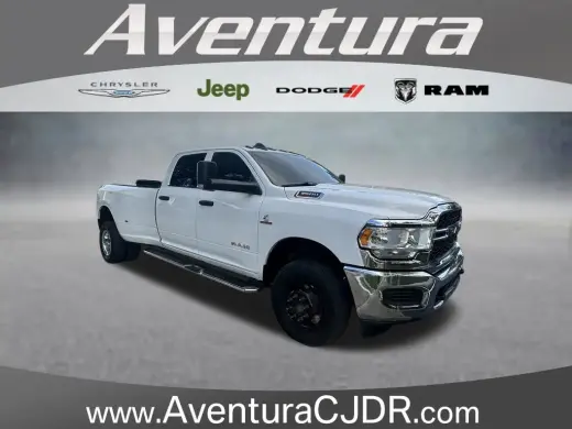 Ram 3500 2022 4x4 Tradesman 4p Camión de cabina doble 8 ft. LB DRW