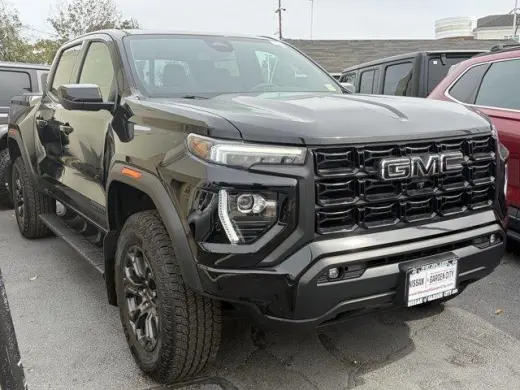 GMC Canyon 2025 4x4 Elevation Cabina tripulada 4 puertas Cajón corto de 5 pies