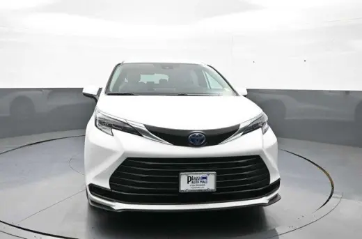Toyota Sienna 2025 LE 8-Pasajeros 4p Mini-Van