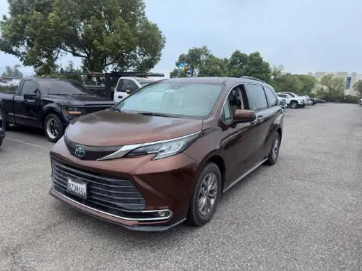 Toyota Sienna 2022 XLE 8-Pasajeros 4p Mini-Van
