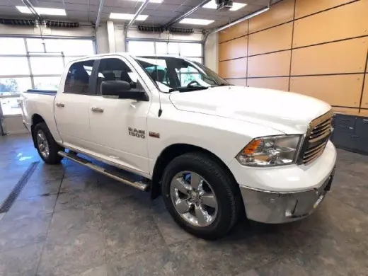 Ram 1500 2018 4x4 SLT 4dr Crew Cab 5.5 ft. SB Camioneta