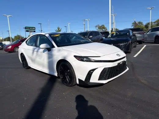 Toyota Camry 2025 SE Sedán 4 puertas