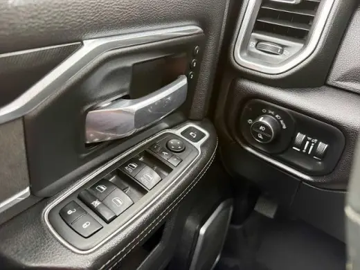 Ram 2500 2022 4x4 Laramie 4dr Mega Cab con cabina de 6.3 pies de largo Pickup