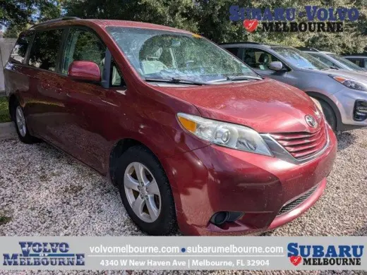 Toyota Sienna 2015 LE 7-Pasajeros Asiento Automático de Acceso 4p Mini-Van