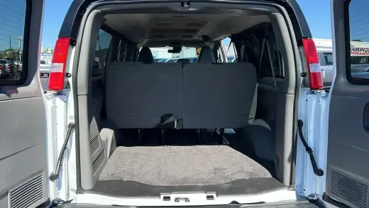 Chevrolet Express 2025 LT 3500 Furgoneta de pasajeros extendida de 3 puertas