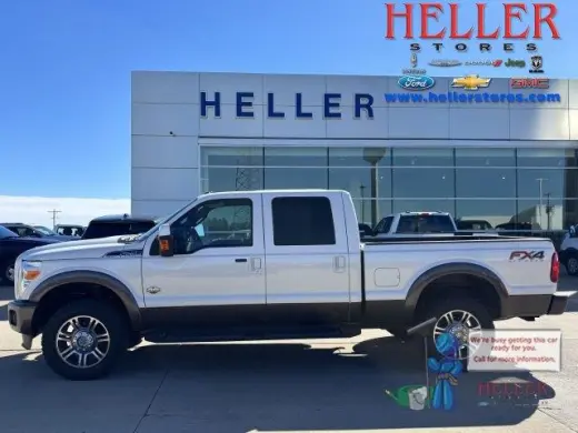 Ford F-250 Super Duty 2016 4x4 King Ranch 4dr Crew Cab con remolque de 6.8 ft.