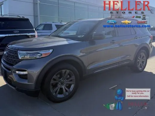 Ford Explorer 2021 con tracción en las fouraz y XLT, SUV de 4 puertas