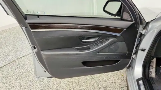 BMW Serie 5 2016 550i 4dr Sedán