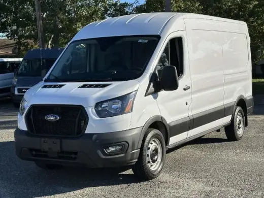 Ford Transit 2023 150 3 puertas SWB Techo Mediano Furgoneta de Carga