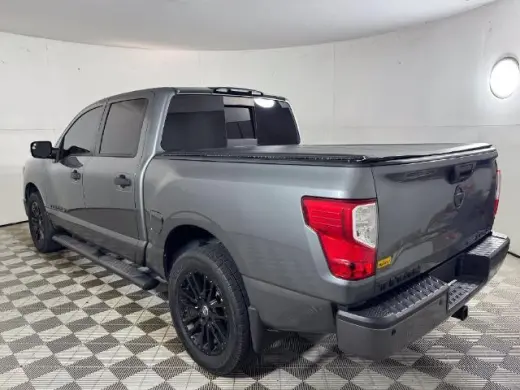 Nissan Titan 2018 4x4 SV 4 puertas Crew Cab