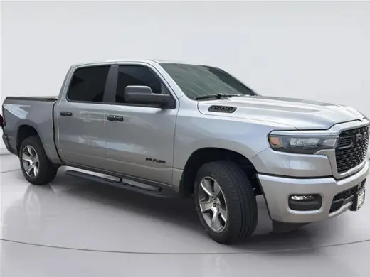 Ram 1500 2026 4x2 Tradesman cabina de tripulación 4 puertas pickup de cajón corto de 1,7 m