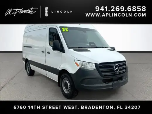 Mercedes-Benz Sprinter 2025 2500 3 puertas Huella de 144 pulgadas Furgoneta de carga (2.0L I4)
