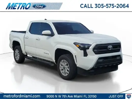 Toyota Tacoma 2024 4x2 SR5 4 puertas Cabina Doble 5.0 ft SB