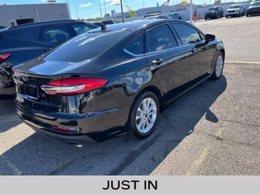 Sedán Ford Fusion 2020 SE de 4 puertas