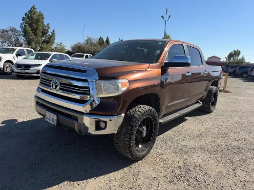 Toyota Tundra 2017 4x4 Edición 1794 4p CrewMax Camioneta CAB SB (5.7L V8)