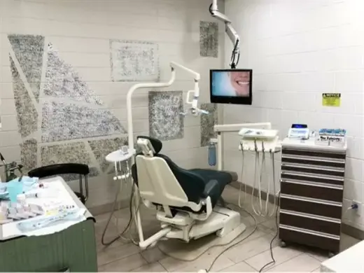 DENTISTA FAMILIAR Y COSMÉTICO