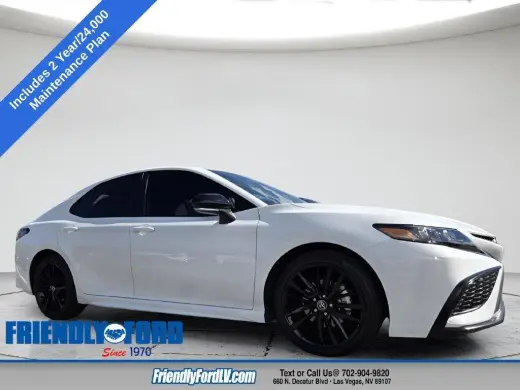 Toyota Camry 2023 SE Sedán 4 puertas