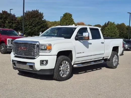 GMC Sierra 2500HD 2016 4x4 Denali 4dr Crew Cab SB