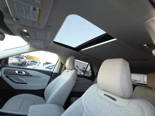 Ford Explorer 2025 AWD Platinum SUV de 4 puertas