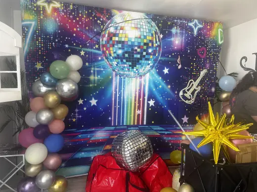 📸✨ STRIKE A POSE & MAKE MEMORIES! 🎉