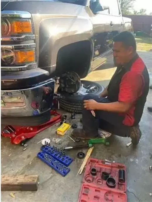 MOBILE DIESEL TRUCK REPAIR