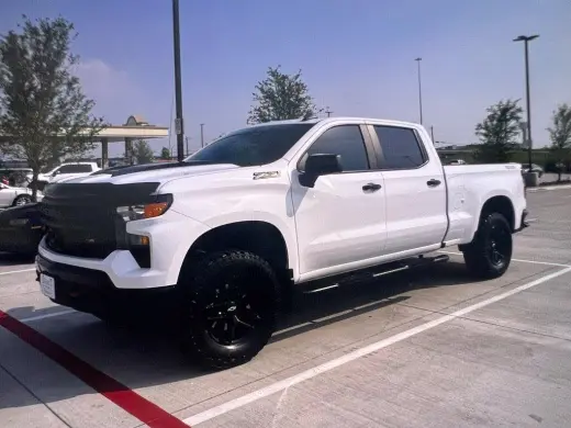 Chevrolet Silverado 1500 2023 4x4 Custom Trail Boss Cabina Crew Cabina de 4 puertas 5.8 pies SB