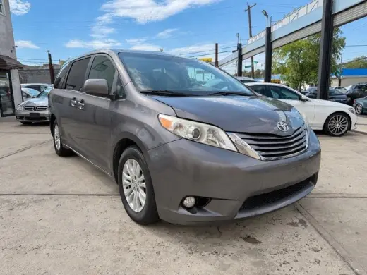 2016 Toyota Sienna XLE FWD 8-Passenger V6